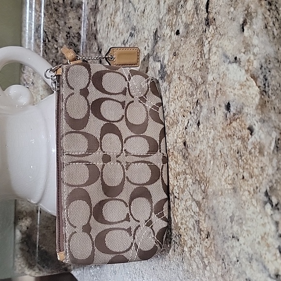 Coach signature wristlet - Picture 3 of 4